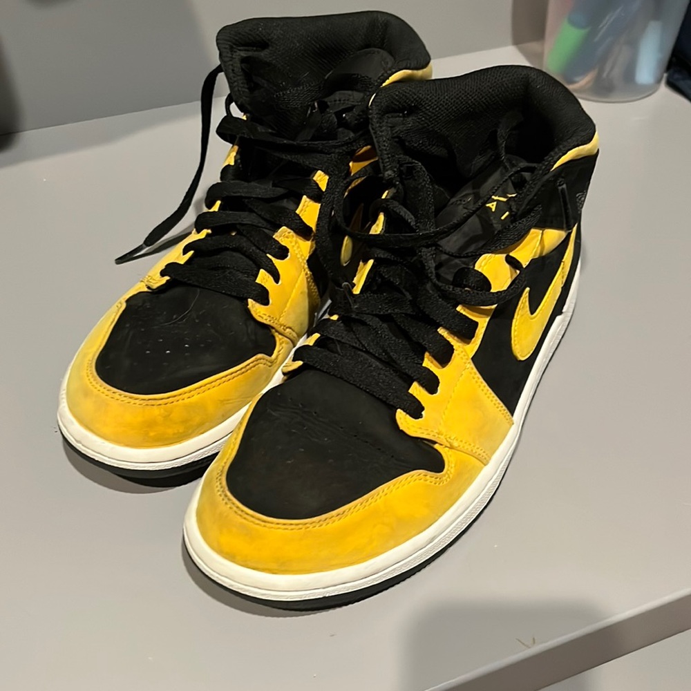 Air Jordan Retro 1 Mid Reverse